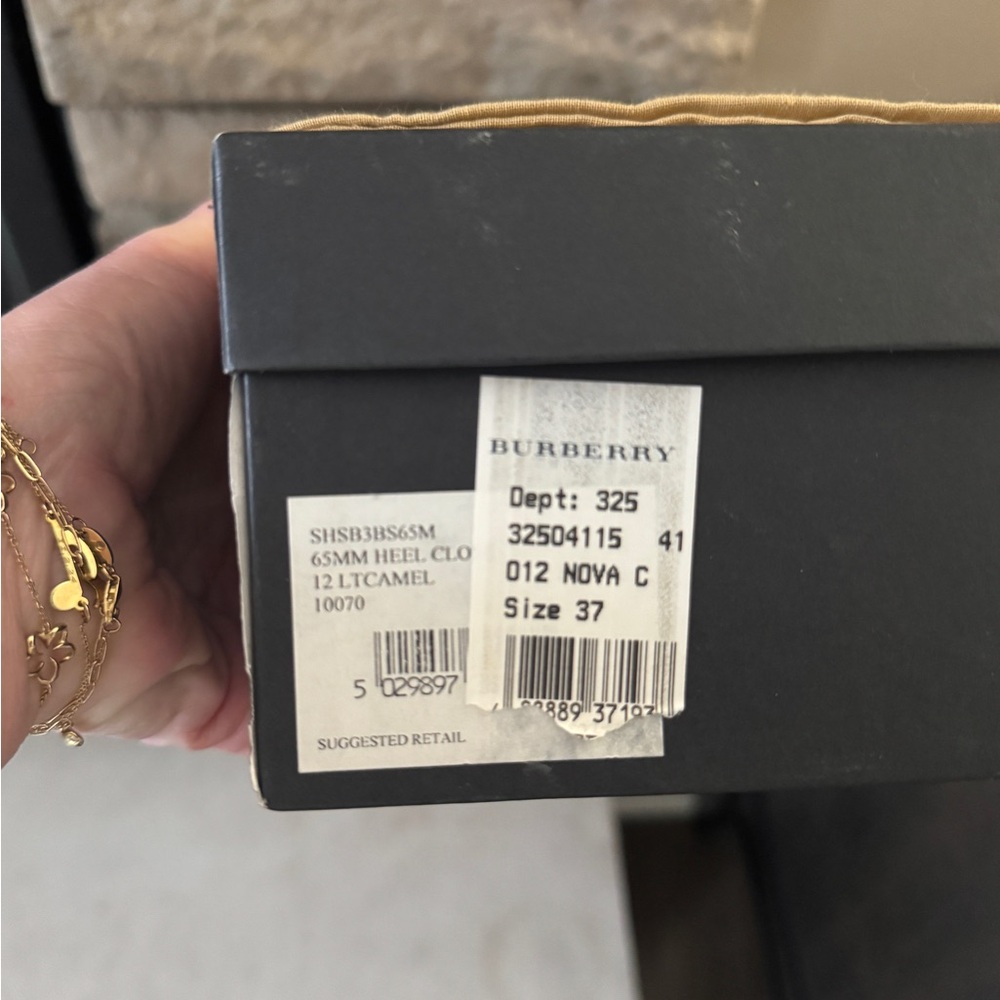 Burberry heels
OG box and dust bag - Picture 9 of 10